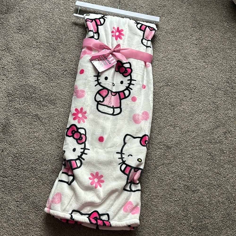 hello kitty throw